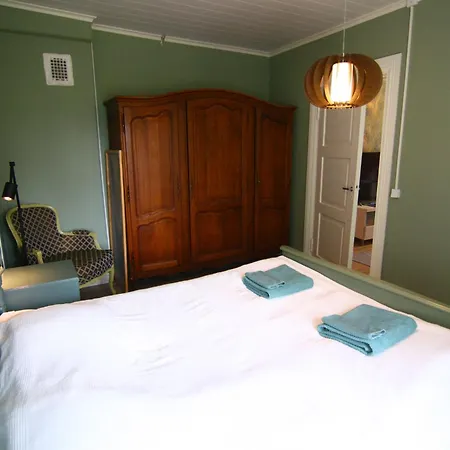 Keltaisen Kartanon Roosa Mänttä